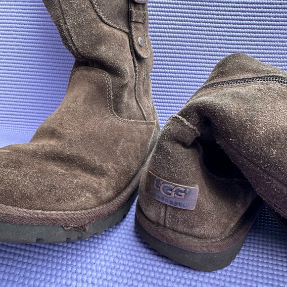Women’s UGG boots - Picture 2 of 12